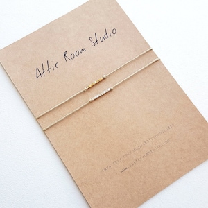 Kleine delicate gouden en zilveren kralenarmbanden, koordarmbanden, glanzend, messing, katoenen koord, sierlijke armband, minimalistische armband, vriendschap