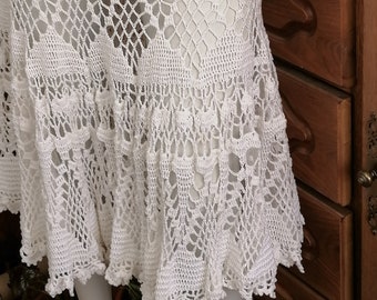 Crochet skirt, white.