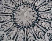 Crocheted round tablecloth with beautiful pieces, cotton u size 140 cm