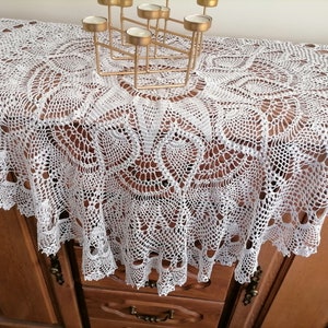 Tablecloth, knitted, white, silk flowers