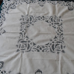 Square white tablecloth with handmade lace size 85/85 cm