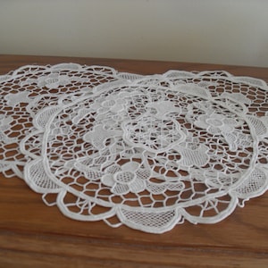 Bel ensemble de 3 pièces de dentelle au point de Venise antique blanche brodée à la main, fait main, antique des années 1930