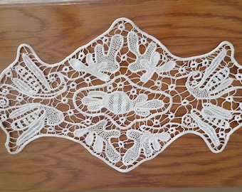 Rare antique Centerpiece Doily Romanian Point Lace Style.Wedding gift, Crochet Doily white , ellipse 58/32cm