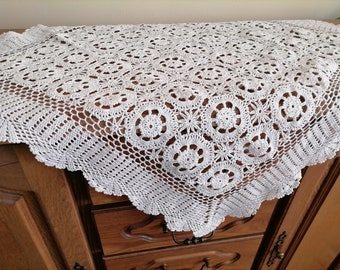 Beautiful hand-crochet  tablecloth, white heavy cotton, square 80 / 80cm