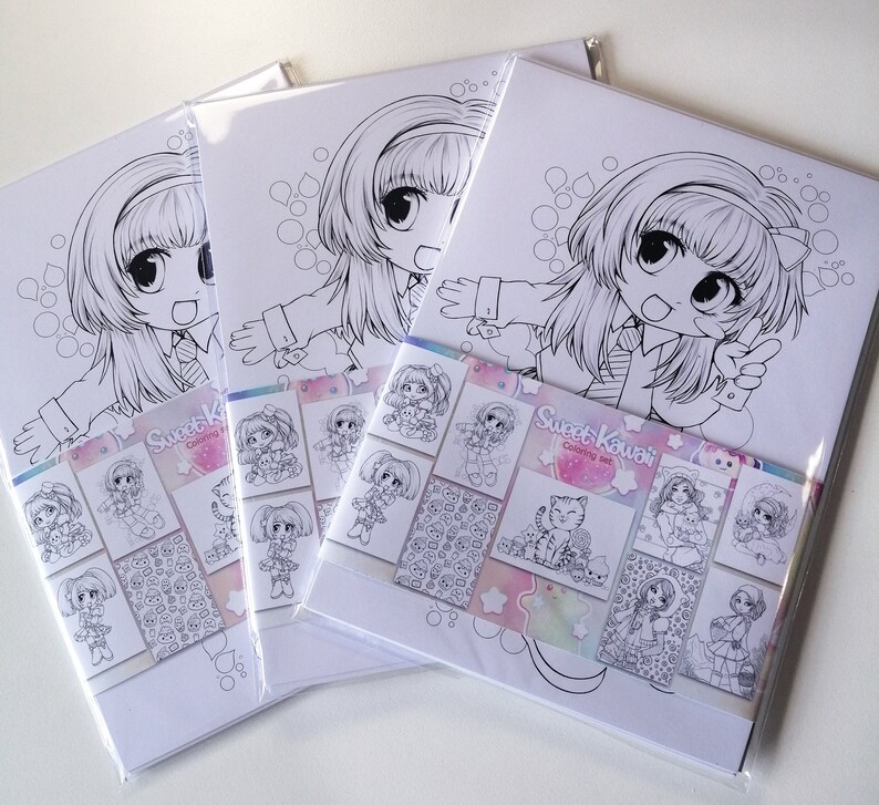 Peut inclure: Trois livres de coloriage blancs avec des dessins au trait noirs de personnages d'anime. La couverture de chaque livre pr&eacute;sente un personnage diff&eacute;rent. Les livres sont intitul&eacute;s "Sweet Kawaii Coloring Book".