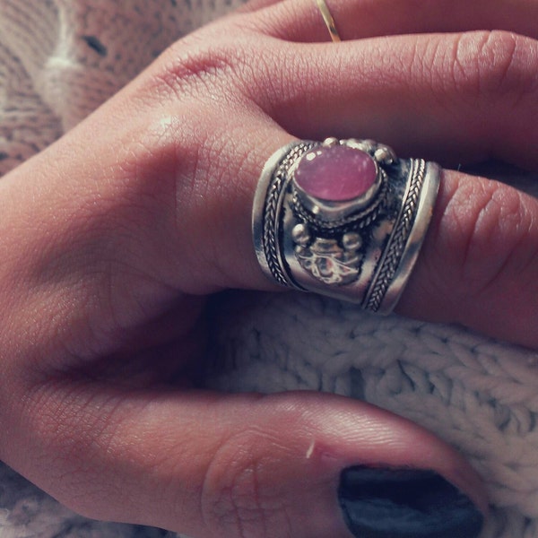 Boho Rose Quartz ring - Tibetan silver amulet ring with pink crystal - Boho chic Ethnic jewelry - Tribal Statement Ring - Nepali Gypsy Ring