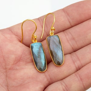 Pendiente corto de paleta de labradorita, pendiente de labradorita real de tono azul, barra redondeada de labradorita, regalo de cumpleaños, pendiente de aniversario, nota personalizada