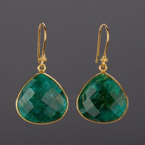 Grande boucle d'oreille émeraude vert foncé, boucle d'oreille émeraude en forme de larme, boucle d'oreille St Patrick, cadeau d'anniversaire de mai, boucle d'oreille robe verte, carte de bijoux personnalisée