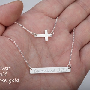 Collier de barre croisée de double couche, croix latéralement, barre gravée faite sur commande, barre de date de nom, barre de verset de bible, bijoux de foi, cadeau de confirmation de baptême