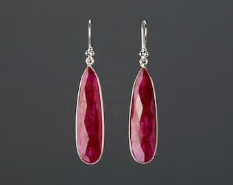 ロングルビーイヤリング、ティアドロップルビーイヤリング、ゴールドベゼルストーンイヤリング、ロングドロップダングルイヤリング、レッドドレスイヤリング、5月の誕生日プレゼント、母へのプレゼント