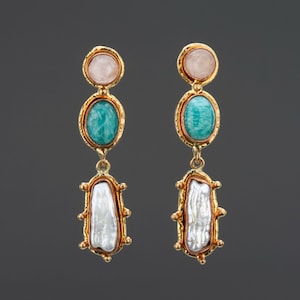 dreistufiger barocker Perlenohrring mit Rosenquarz und Amazonitspitzen, barocker Perlenohrring, langer Tropfen gemischter Steinohrring