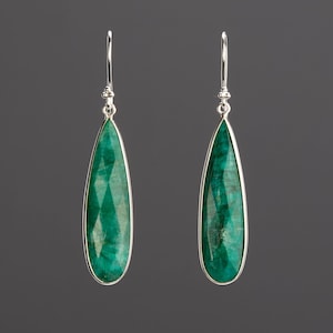 orecchino lungo di smeraldo a goccia, orecchino di pietra verde intenso, orecchino pendente a goccia lunga, orecchino abito verde, regalo di compleanno, carta di gioielli personalizzati
