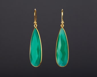 orecchino lungo in onice verde a goccia, orecchino in onice verde intenso, orecchino verde irlandese a goccia lunga, regalo di compleanno, orecchino vestito verde