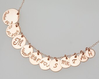 Collar inicial de oro rosa, etiqueta de monograma de oro rosa, monograma estampado a mano, fuente personalizada, regalo de dama de honor, regalo de amigo, regalo de graduación, cumpleaños