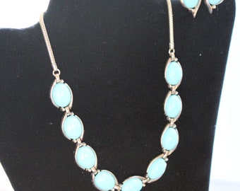 Crown Trifari Faux Turquoise Blue Oval Cabachon Gold Tone Necklace And Earrings