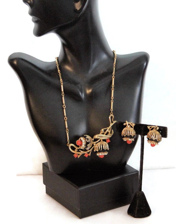 Stunning Coro Early Faux Coral & Rhinestone Vintag