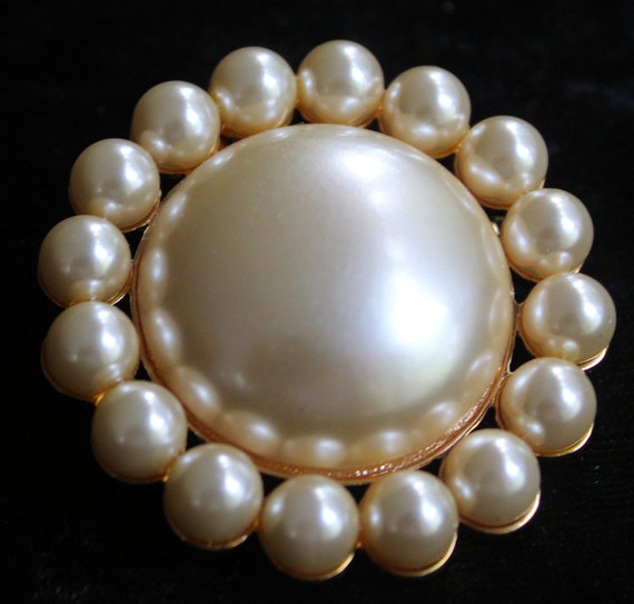 Kenneth Jay Lane Large Faux Pearl Cabochon Circle… - image 2