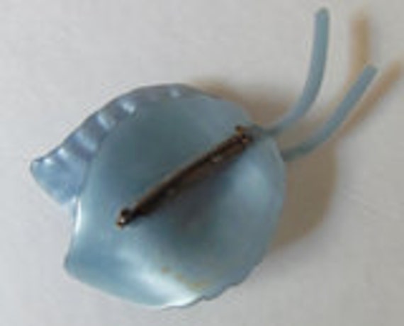 Blue Flower And Leaf Pin/Brooch Vintage 1940 Plas… - image 2