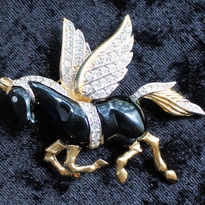 KJL Kenneth Jay Lane Renaissance Mythical Pegasus Horse Brooch/ Pin Black Cabochons & Swarovski Crystal