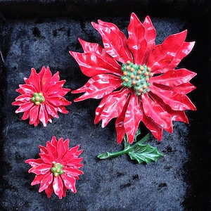 Large Red Enameled Metal Poinsettia Brooch /Pin And Earrings Vintage Christmas