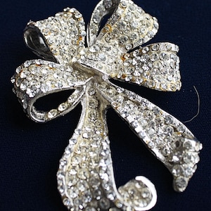 1980&#39;s Vintage  Jose Maria BARRERA Crystal Rhinestone Ribbon Bow Brooch/ Pin