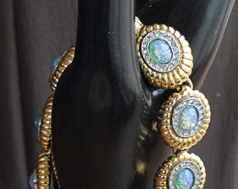 Pulsera vintage Goldette NY de eslabones chapados en oro con diamantes de imitación y cabujones de cristal azul.