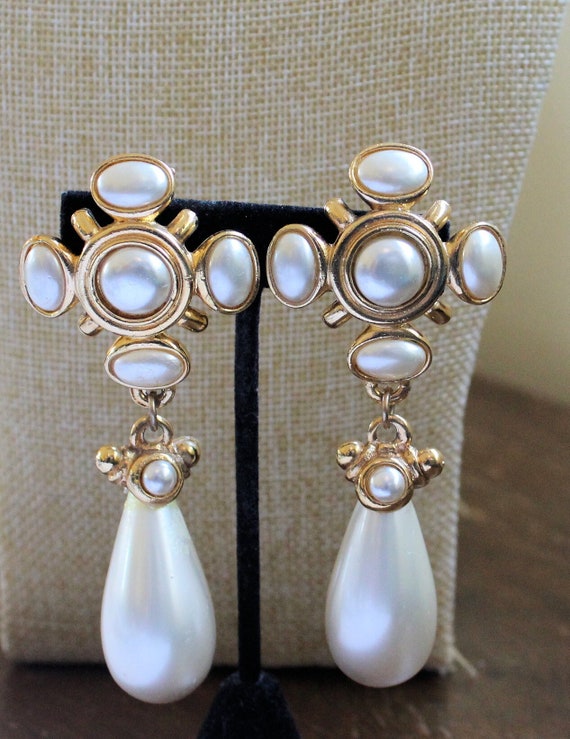 Exquisite Vintage 1980 White Pearl Drop Earrings B