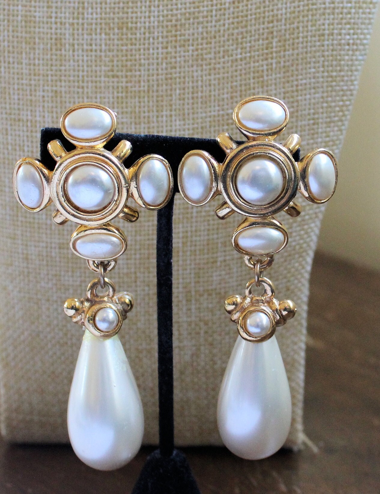 Exquisite Vintage 1980 White Pearl Drop Earrings Bridal  display picture 1