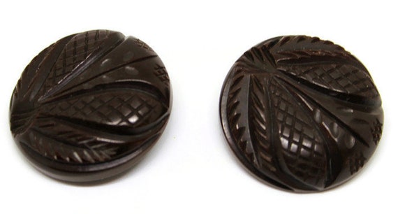 Made in Holland Caramel Coat Buttons (Bakelite?) Made in Holland Caramel Coat Buttons (Bakelite?)