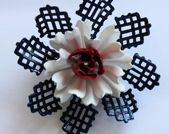 Vintage 1960 Patriotic Flower Power Brooch/Pin