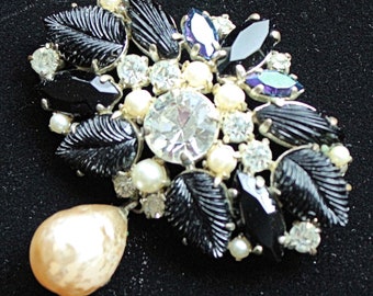 Elegant Faux Pearl And Black Rhinestone Vintage Brooch/Pin Wedding Jewelry Bridal Pin