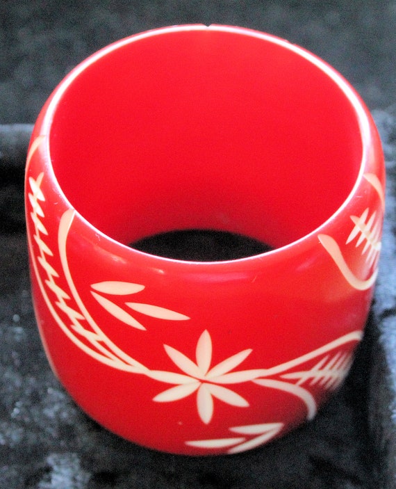 Vintage Lucite Plastic  Floral Red Chunky Wide Th… - image 2