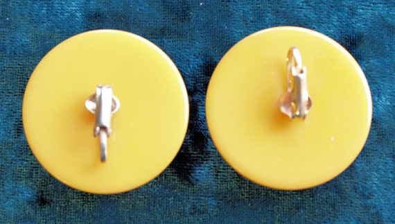 Vintage 1940s Pumpkin Bakelite Button Clip-on Ear… - image 2