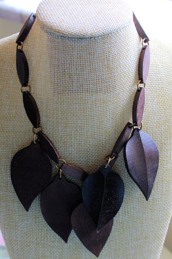 Vintage 1940 Wooden Leaf Necklace