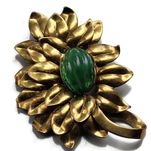 Vintage Art Deco Gold Flower Brooch/Pin With Emerald Green Glass Cabochon Vintage French 1930