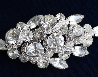 Broche/prendedor vintage grande de Hobe con diamantes de imitación y glaseado pavé.