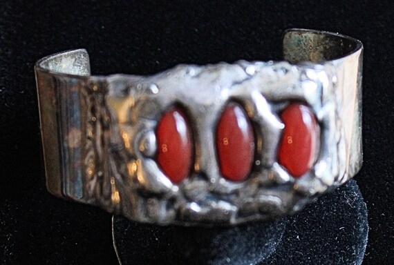 Brutalist Textured Pewter Red Stone Cuff Bracelet… - image 2