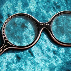 Vintage Rhinestone Lucite Folding Reading Glasses: 1950s  display picture 1