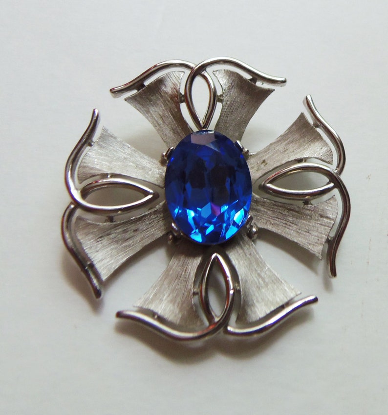 Large Geometric Silver Deep Blue Rhinestone BroochPin Vintage 1960 Signed Trifari