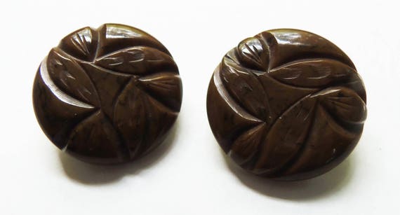 Vintage 1930 Large Bakelite Hand Carved Button Ea… - image 2