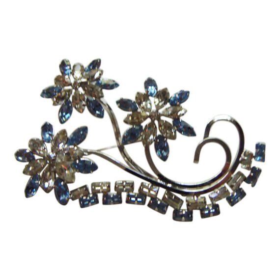 Blue Rhinestone Flower Pin/brooch Vintage 1950 Star Art