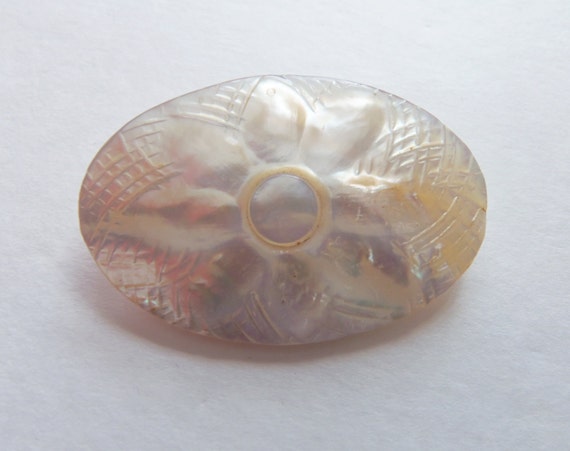 Vintage Mother Of Pearl MOP Hand Carved Brooch/Pin - image 2