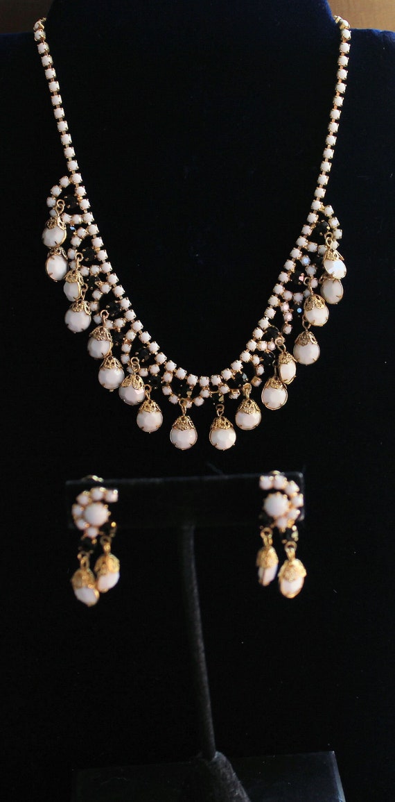 Classic Vintage Summer Necklace And Earring Set In