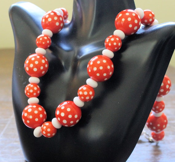 French 1960s Bakelite necklace in orange and white - image 3