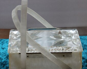 1950s Lucite Box Bag, pearlized lucite box bag, clear flower top lucite purse, cream lucite handbag, 50s squared bag, authentic lucite purse