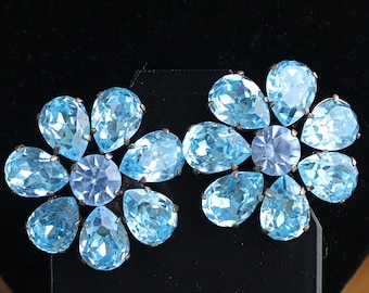 Pendientes de clip con diamantes de imitación azules de Dominique Aurientis Paris