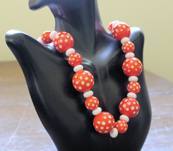French 1960s Bakelite necklace in orange and white - image 1