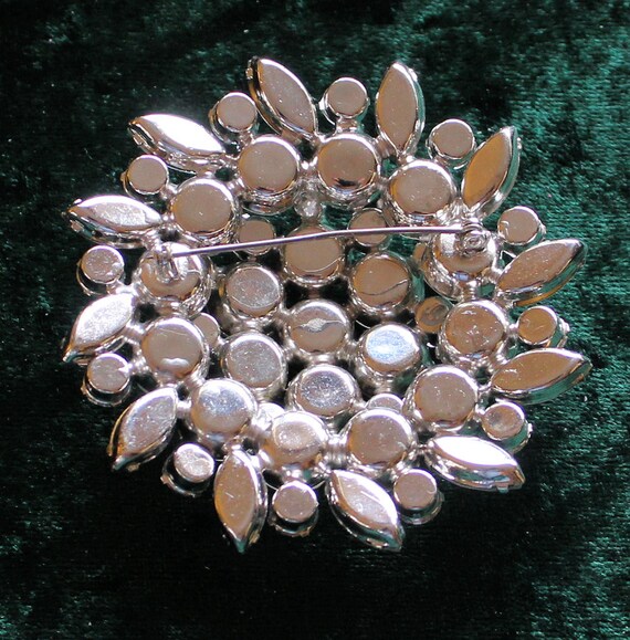 Magnificent Large Classic Rhinestone Brooch/Pin V… - image 3