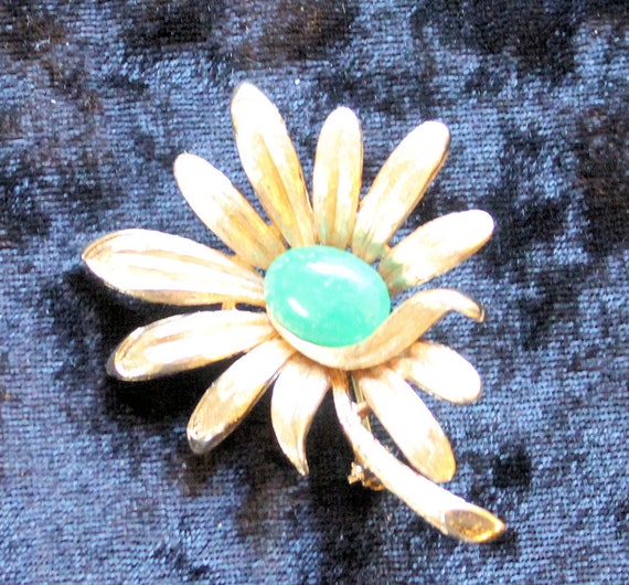 Vintage 1960 R Mandle Gold Flower Brooch/Pin - image 2