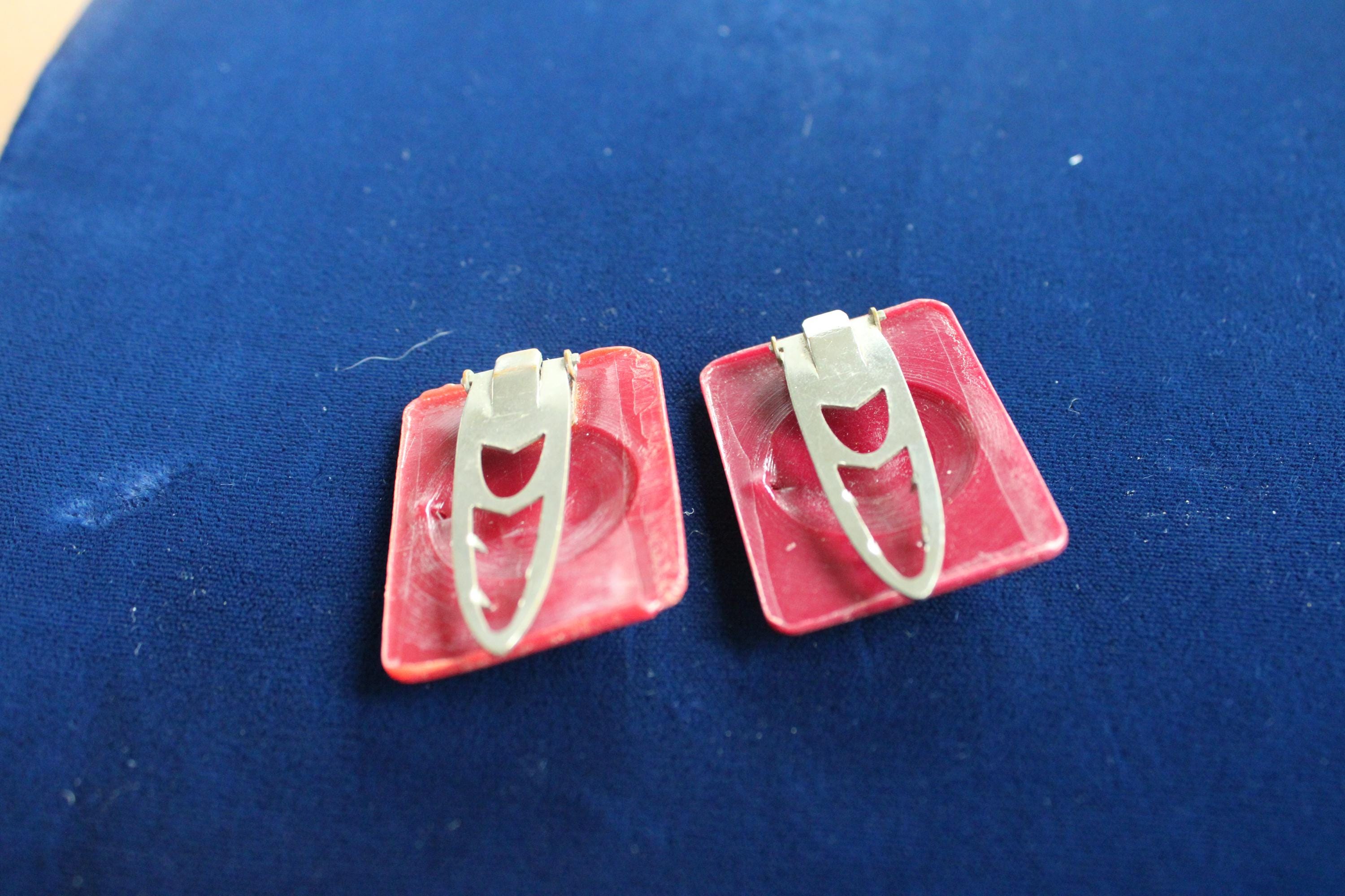 Paire De Clips (barrettes) Vintage Années 1940-1950 - Fleur Composite Blanc Translucide, Métal Doré - Occasion